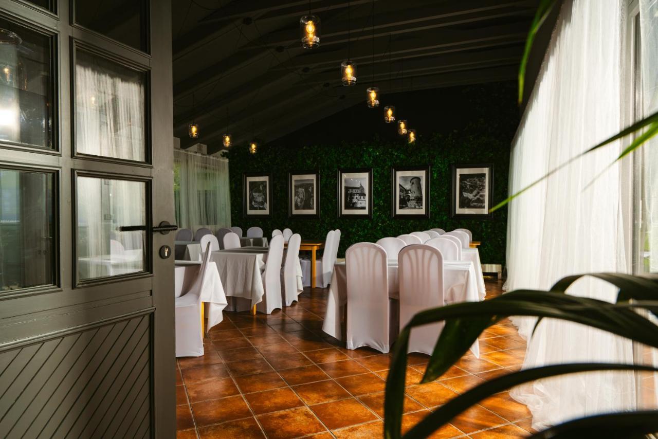 Restaurant & Pension U Hradu Šternberk Екстериор снимка