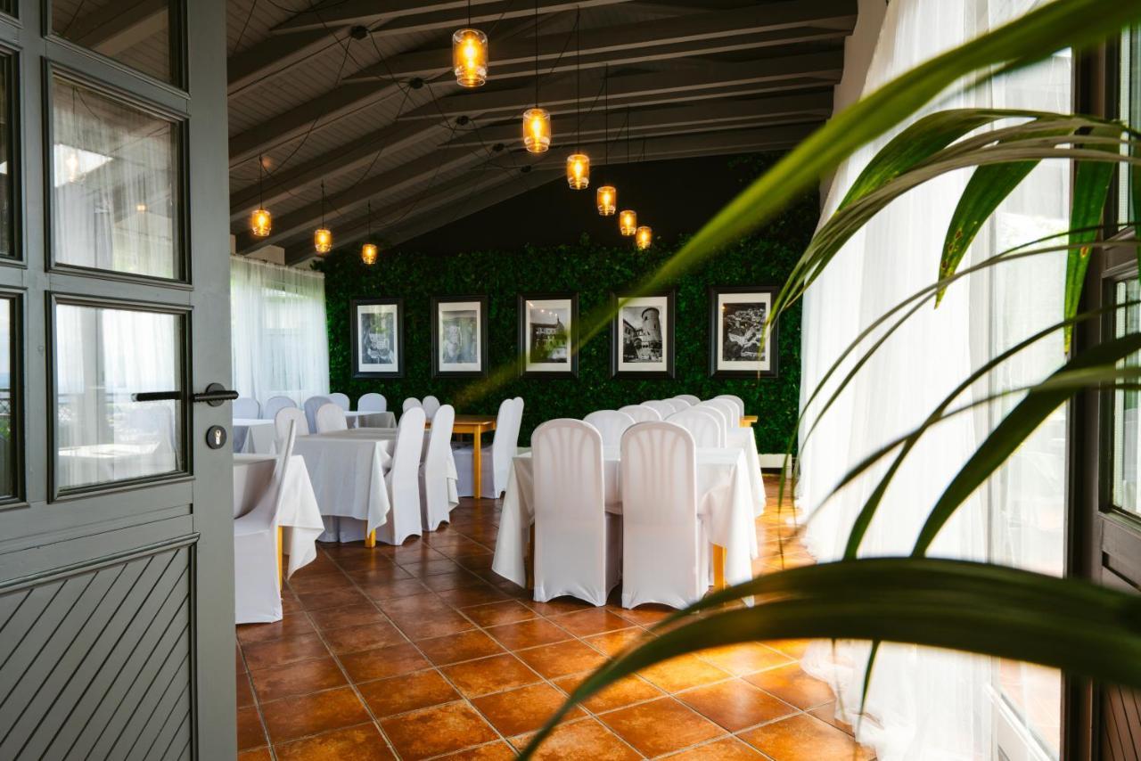 Restaurant & Pension U Hradu Šternberk Екстериор снимка