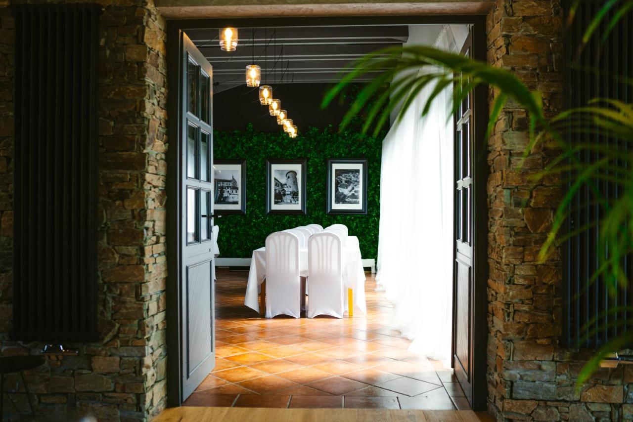 Restaurant & Pension U Hradu Šternberk Екстериор снимка