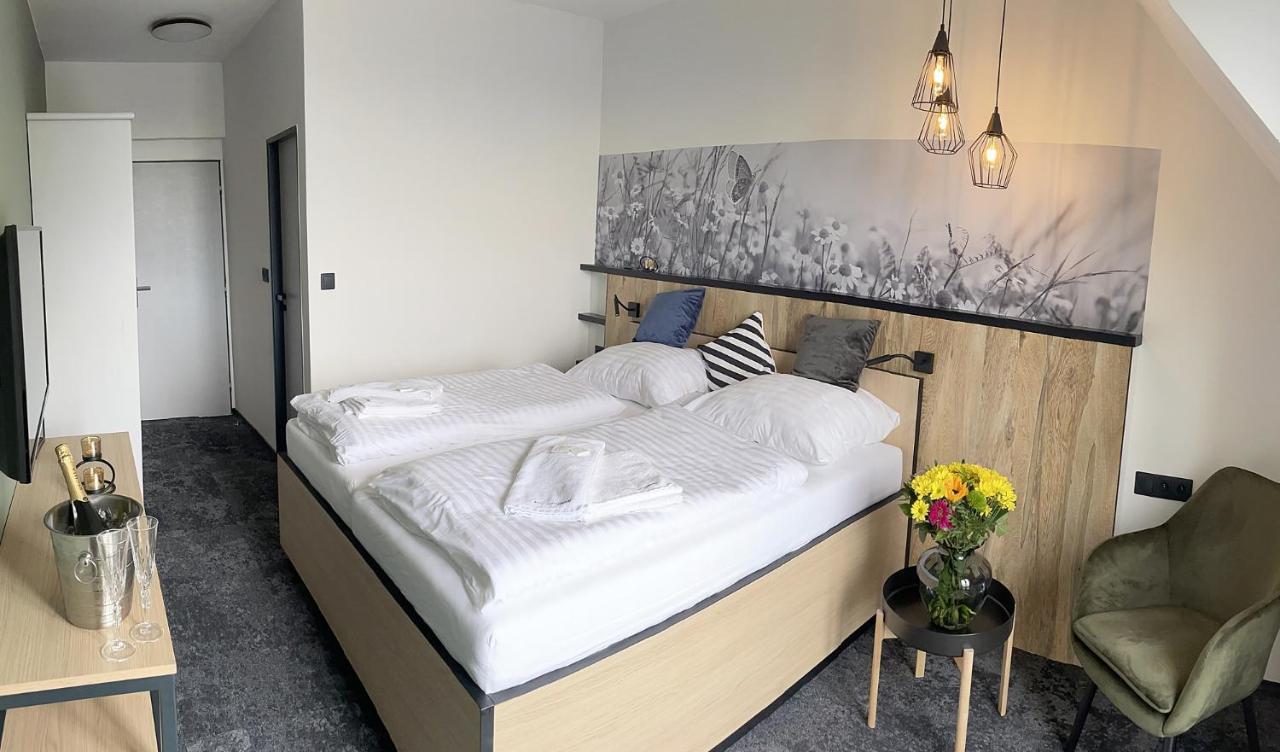 Restaurant & Pension U Hradu Šternberk Екстериор снимка