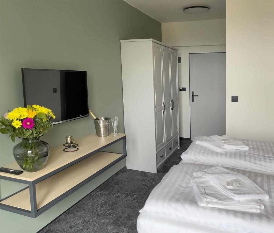 Restaurant & Pension U Hradu Šternberk Екстериор снимка